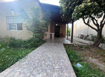 Casa · 180m² · 2 Ambientes · Casa en Venta con Fondo Libre en Alejandro Korn – Oportunidad Única