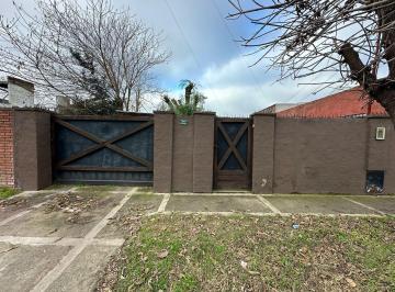 Casa · 300m² · 5 Ambientes · 2 Cocheras · Casa en Longchamps