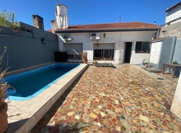 Casa · 79m² · 4 Ambientes · 1 Cochera · Casa en Longchamps