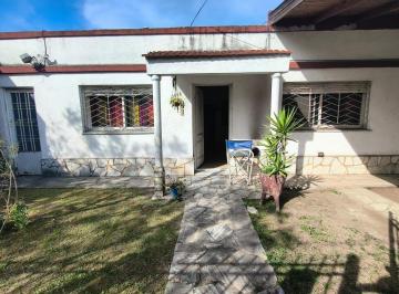 Casa · 93m² · 3 Ambientes · 1 Cochera · Casa en Longchamps