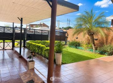 Casa · 300m² · 4 Ambientes · 1 Cochera · Cf1381 - Casa Apta Crédito Hipotecario - 3 Dorm. con Pileta - B° Terrazas, Itaembé Miní
