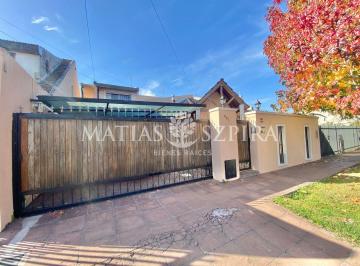 Casa · 235m² · 9 Ambientes · 2 Cocheras · Casa en Ituzaingó Norte