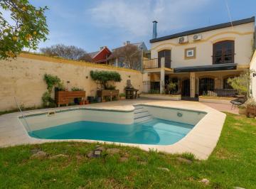 Casa · 270m² · 4 Ambientes · 1 Cochera · Venta Casa 5 Amb V. Urquiza Jardin Pileta Cochera