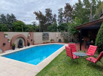 Casa · 186m² · 6 Ambientes · 1 Cochera · Venta Casa 6 Amb. Jardín, Pileta, Garaje San Isidro