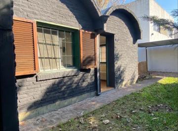Casa · 83m² · 5 Ambientes · 1 Cochera · Casa de 3 Dorm. en Gonnet