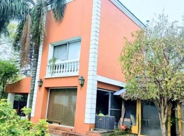 Casa · 300m² · 5 Ambientes · 4 Cocheras · Casa en Venta - 3 Dorm. 4 Baños - Ituzaingó