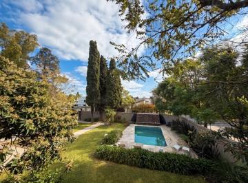 Casa · 310m² · 4 Dormitorios · 4 Cocheras · Casa en Manuel B Gonnet