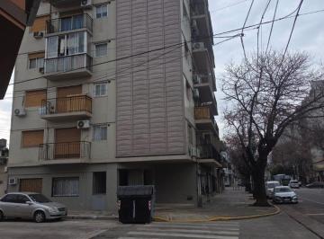 Departamento de 2 ambientes, Villa Pueyrredón · 2 Ambientes Al Frente con Balcon Cocina y Baño Completo Living y Dormitorio a La Calle