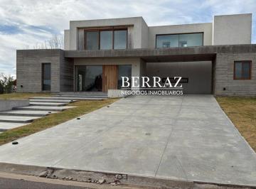 Casa · 301m² · 6 Ambientes · 2 Cocheras · Casa Venta 4 Dorm. Barrio Ayres Plaza Lote de 600 m² Pilar, Zona Norte