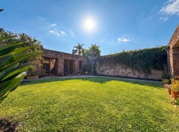 Casa · 240m² · 6 Ambientes · Venta Casa 6 Amb en Olivos Jardín Quincho y 2 Coch