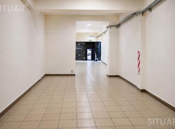 Local comercial · 130m² · 3 Ambientes · Alquiler de Local en Av Avellaneda | Flores.