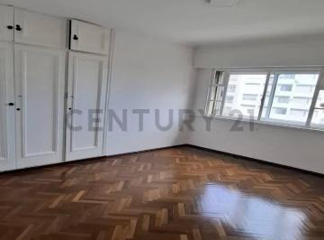 Departamento · 123m² · 3 Dormitorios · 3 Dorm. 2 Baños, Patio y 123 m² en Piso Alto, Centro
