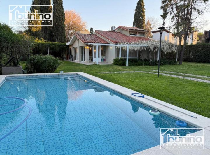 Casa · 250m² · 5 Ambientes