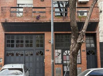 Casa · 425m² · 8 Ambientes · 1 Cochera · Villa Devoto: Bajo de Valor, Casa Mas Salones de Baile, Oficina y Cochera, Oportunidad
