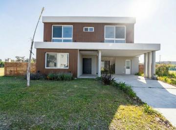 Casa · 199m² · 5 Ambientes · 2 Cocheras · Casa en Venta El Ensueño Maschwitz 4 Dorm. Pileta.