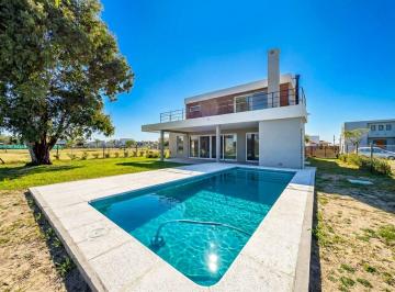 Casa · 199m² · 5 Ambientes · 2 Cocheras · Casa en Venta El Ensueño Maschwitz 4 Dorm. Pileta.