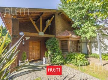 Casa · 240m² · 5 Ambientes · 4 Cocheras · Casa en Venta en Temperley | Lomas de Zamora