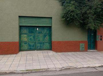 Casa · 250m² · 4 Ambientes · 2 Cocheras · Galpón en Venta con Oficinas en Valentín Alsina