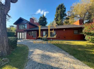 Casa · 181m² · 5 Ambientes · 3 Cocheras · Venta de Casa en El Nautico de Escobar