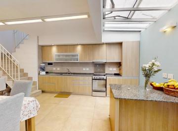 Casa · 206m² · 5 Ambientes · 1 Cochera · Casa en Venta de 5 Ambientes Estilo Racionalista con Patio y Terraza en Martinez