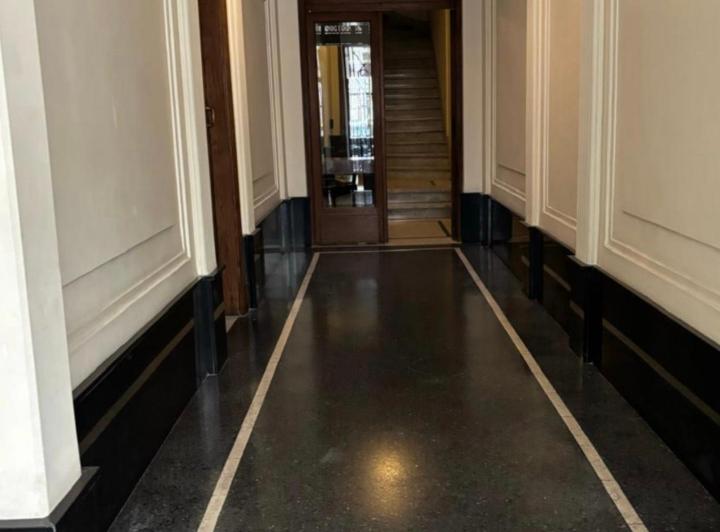 Se Alquila Piso con Balcón Al Frente