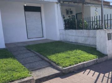 Casa · 120m² · 8 Ambientes · 4 Cocheras · Venta Casa 4 Dorm. 2 Baños Living Comedor Parque Republica