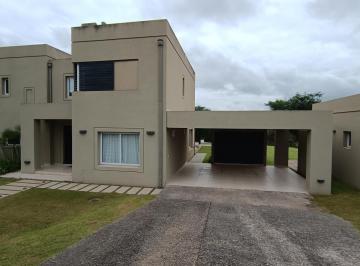 Casa · 268m² · 8 Ambientes · 2 Cocheras · Casa en El Tipal, Club de Campo