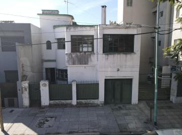Casa · 234m² · 5 Ambientes · 1 Cochera · Venta Casa de 6 Ambientes en Florida