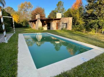 Casa · 103m² · 2 Dormitorios · 2 Cocheras · Casa en Roldán