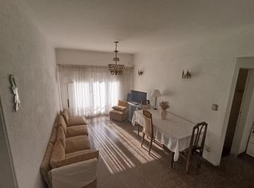 Departamento · 57m² · 3 Ambientes · Alquiler Departamento 3 Amb. con Balcón Centro