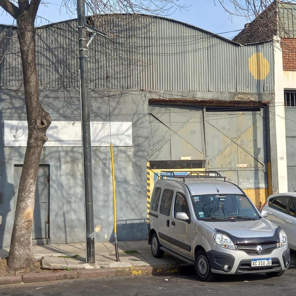 Avenida Montes de Oca al 2100, Barracas, Capital Federal