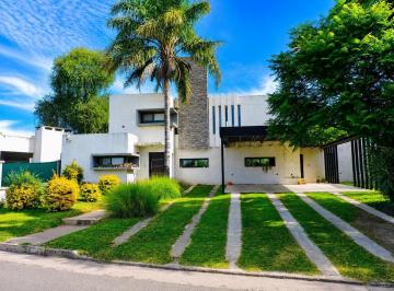 Casa · 278m² · 9 Ambientes · 2 Cocheras · En Venta Casa 7 Soles Verandas