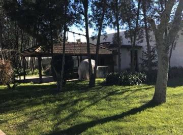 Quinta vacacional de 4 ambientes, La Plata · Casa Quinta en El Peligro | 3 Dorm., Quincho y Cancha de Fútbol