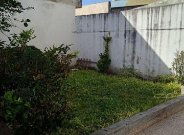 PH de 3 ambientes, Morón · [alquiler] PH Al Frente de 3 Ambientes con Patio y Espacio Verde