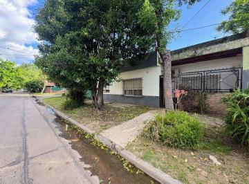Casa · 76m² · 4 Ambientes · 1 Cochera · Casa en Alquiler 4 Amb en William Morris Parque