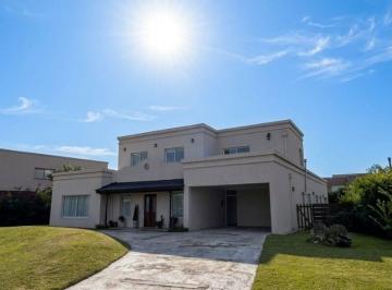 Casa de 6 ambientes, Escobar · Casa en Venta en Barrio Haras Santa María