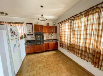 Departamento · 73m² · 4 Ambientes · 1 Cochera · Departamento de 2 Dorm y Cochera - Centro