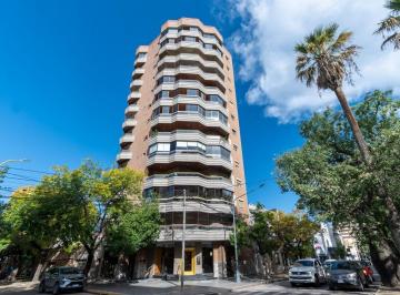 Departamento · 130m² · 3 Dormitorios · 1 Cochera · Piso de Categoria de 3 Dorm, 3 Baños, Amplio Balcón, Cochera