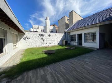 Casa · 120m² · 4 Ambientes · 2 Cocheras · Casa en Lomas del Mirador, Multifamiliar, Dos Casas de 2 Ambientes, Patio, Jardin, Parrilla