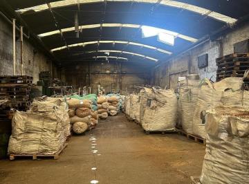 Bodega-Galpón · 1400m² · Galpón en Isidro Casanova