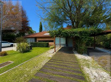 Casa · 260m² · 4 Ambientes · 4 Cocheras · Casa en Venta en Club El Carmen