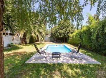Quinta vacacional · 232m² · 5 Ambientes · 4 Cocheras · Casa en Venta en Parque Leloir - Financiación - Acepta Permuta