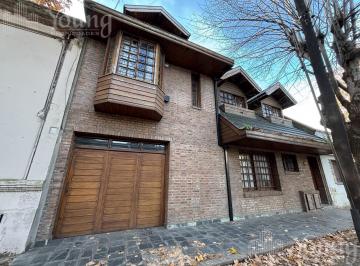 Casa · 178m² · 4 Ambientes · 2 Cocheras · PH Tipo Casa Ante Esquina con Entrada Independiente, Cochera y Jacuzzi en Bernal Centro