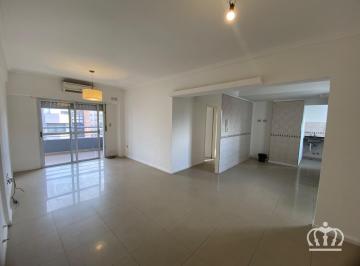 Departamento · 73m² · 3 Ambientes · Excelente Semipiso 3 Ambientes con Balcon Al Frente