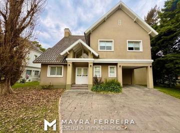 Casa · 4 Ambientes · 2 Cocheras · Casa en Venta St. Thomas Sur