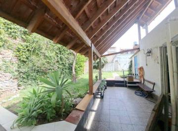 Casa · 211m² · 5 Ambientes · 1 Cochera · En Venta Casa 5 Ambientes con Jardin Paternal