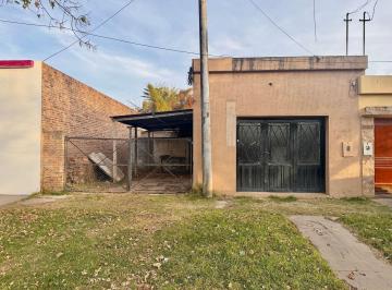 Casa · 58m² · 2 Ambientes · 1 Cochera · Venta/inmueble a Refaccionar/bo.9 de Julio
