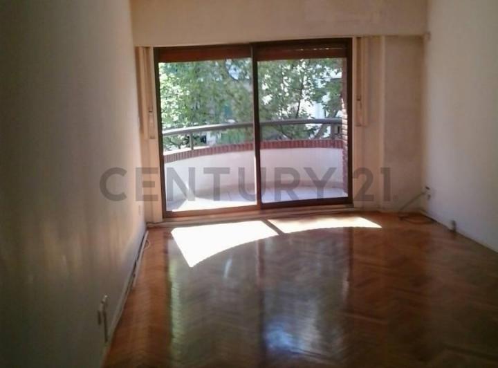 Excelente 2 Ambientes Al Frente con Balcon y Cochera en Caballito