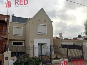 Casa · 250m² · 8 Ambientes · 1 Cochera · Casa en Venta - Barrio Matienzo