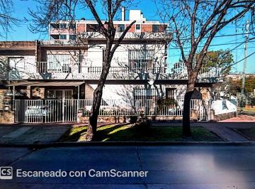 Casa · 207m² · 4 Ambientes · 1 Cochera · Venta Casa 3 Dorm. Cochera B. Arroyito